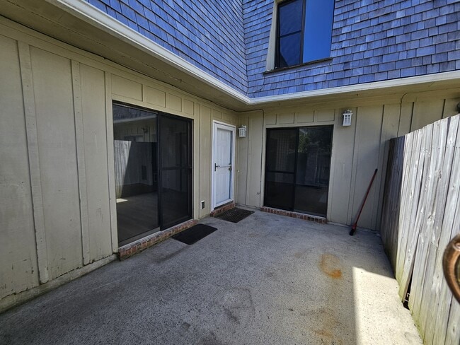 Building Photo - 606 Angler Way