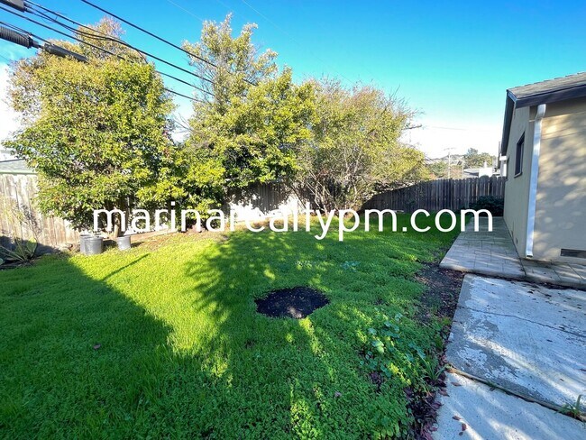 Building Photo - 4 Bedroom 2 Bath Single Family Home