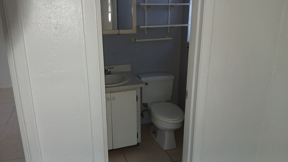 Half bath West view access 2nd bedroom - 211 Sandy Cir