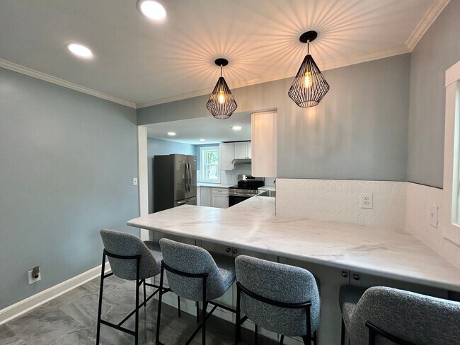 Building Photo - Newly remodeled 3 bedroom, 2 bath home for...