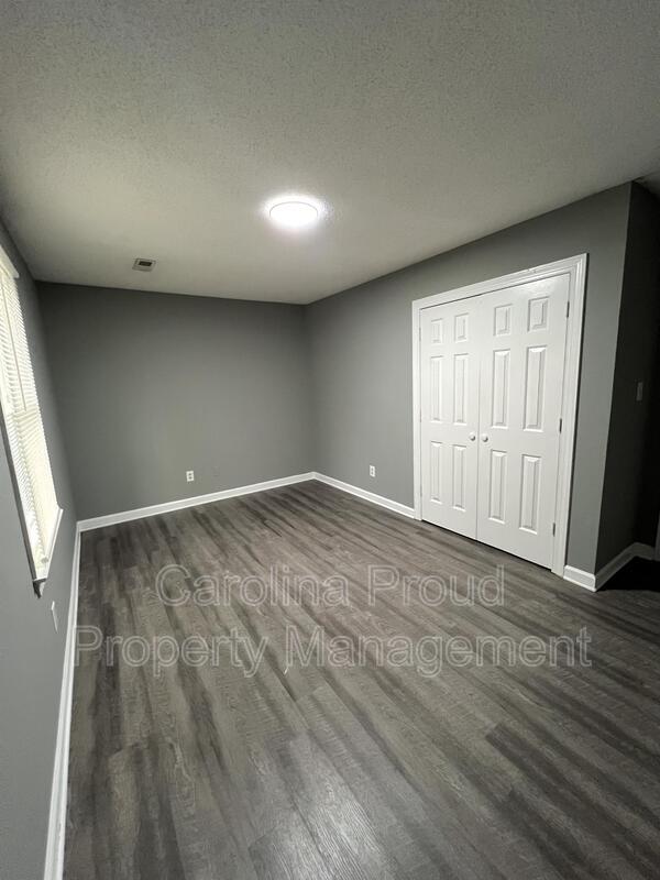 Building Photo - 487 Huntingridge Rd