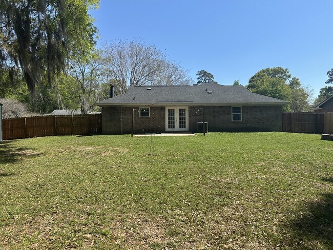 Building Photo - 209 Brighton Woods Dr