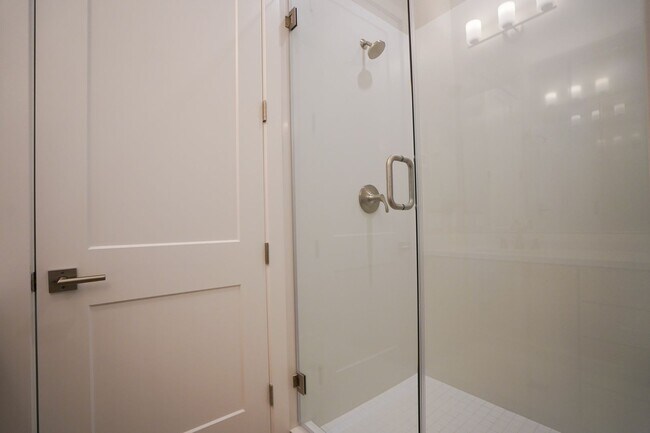Building Photo - New Construction End Unit Luxury Townhome in Central Sunnyvale Location!