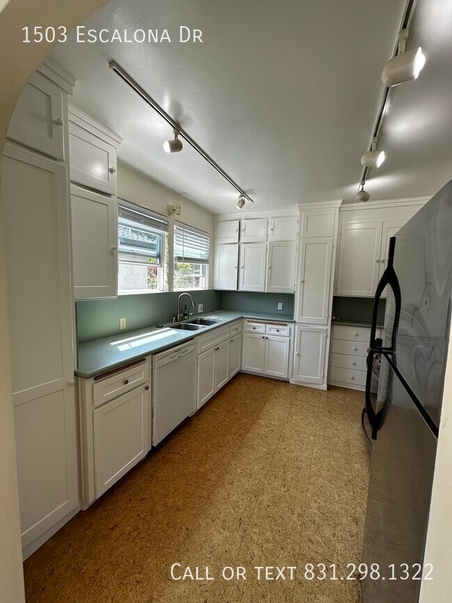 Building Photo - west side charm with garage