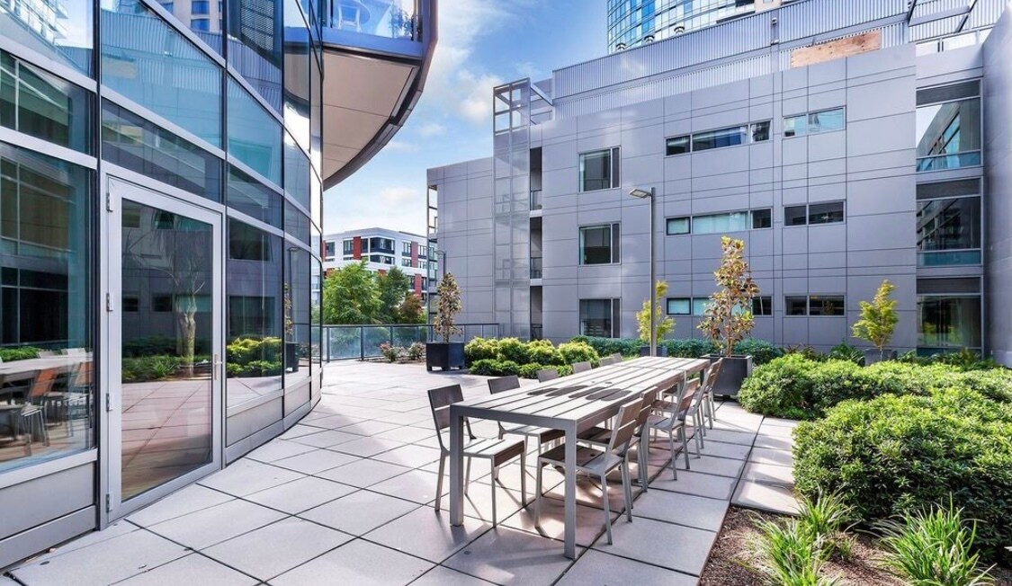 Amenity Room/ outdoor space - 3601 S River Pky