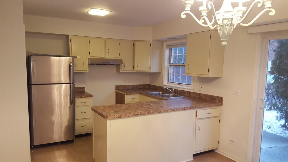 Building Photo - 2132 Rugen Rd