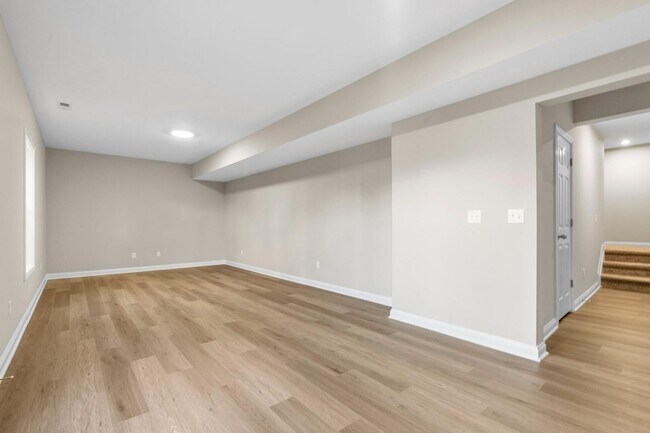 Building Photo - 933 Camden Ct