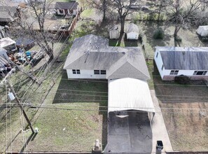 Building Photo - 705 E Park St