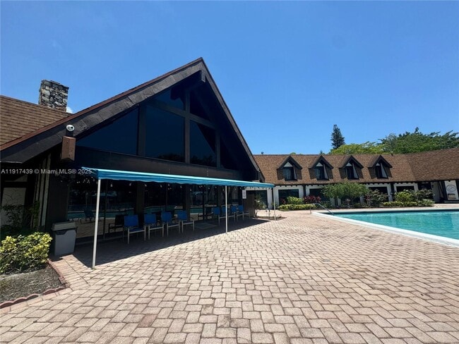 Building Photo - 3730 Inverrary Dr