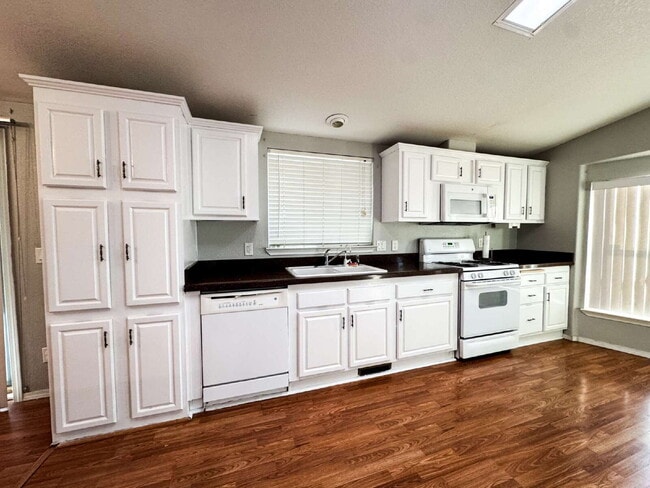 Building Photo - "Well-Maintained 3-Bed, 2-Bath Home in Foothills"!