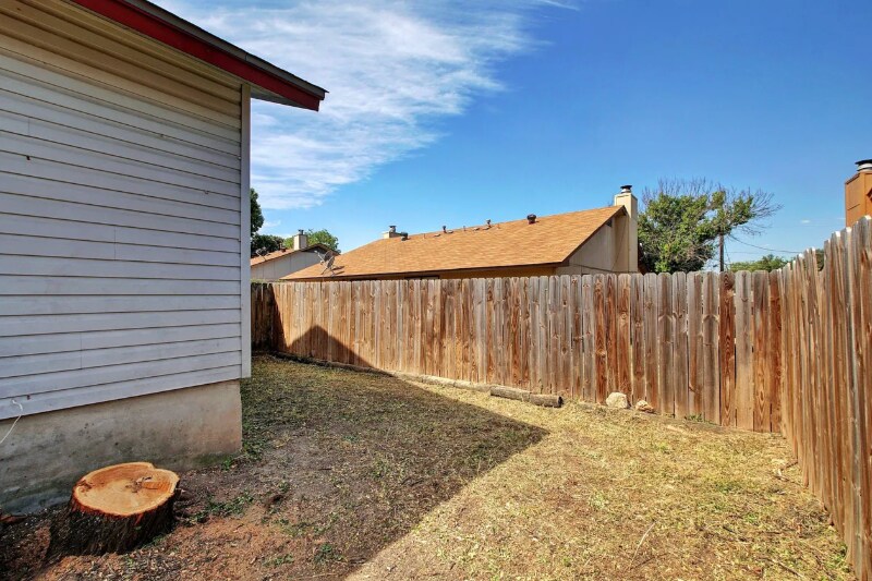 Building Photo - 619 Luther Dr