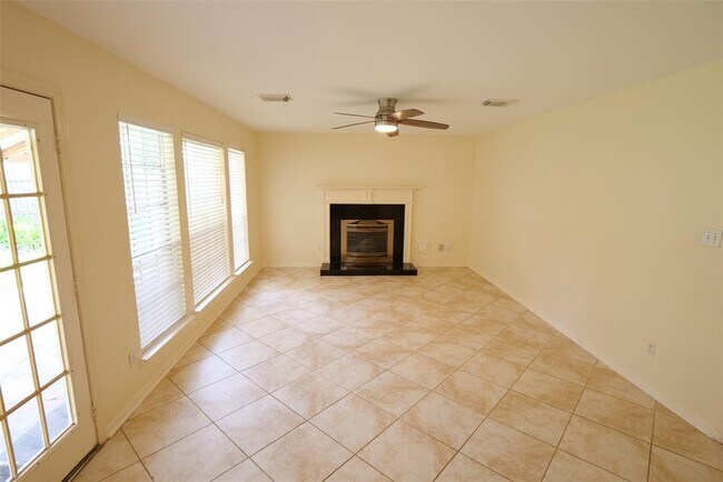 Building Photo - 23822 Hopewell Dr