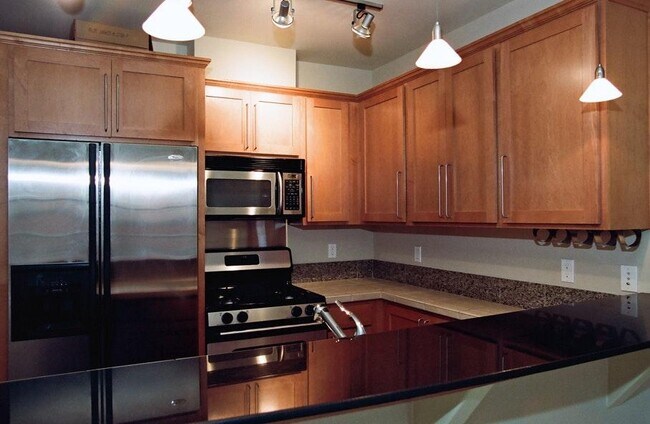 Building Photo - 410 NE 70th St