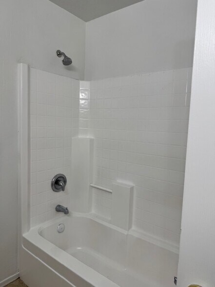 Building Photo - 922 E Gary Ln