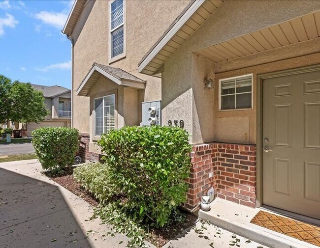 Building Photo - North Salt Lake Like New 2 bad, 2 bath 2 car garage