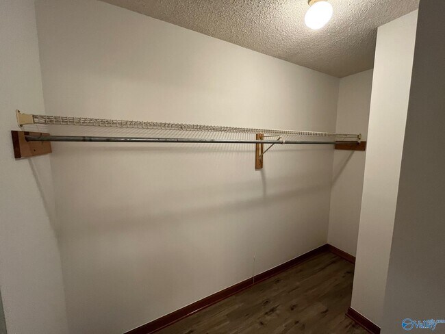 Building Photo - 2122 Indian Hills Rd NE