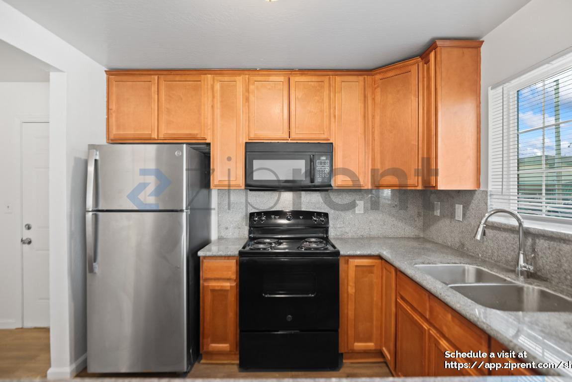 Building Photo - 29213 Dixon St