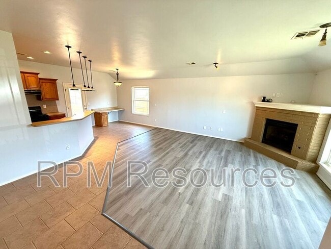 Building Photo - 520 S Castle Ridge Ln