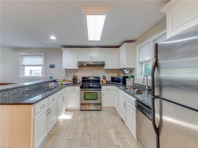 Building Photo - 3 bedroom /2 bathroom- Deer Park Grove