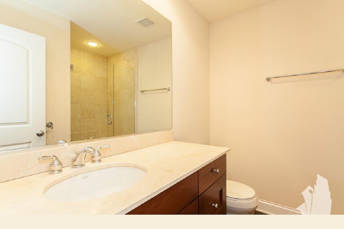 Building Photo - 3829 N Southport Ave