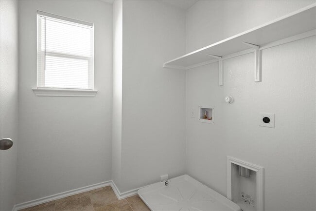 Building Photo - 808 Desaix Dr