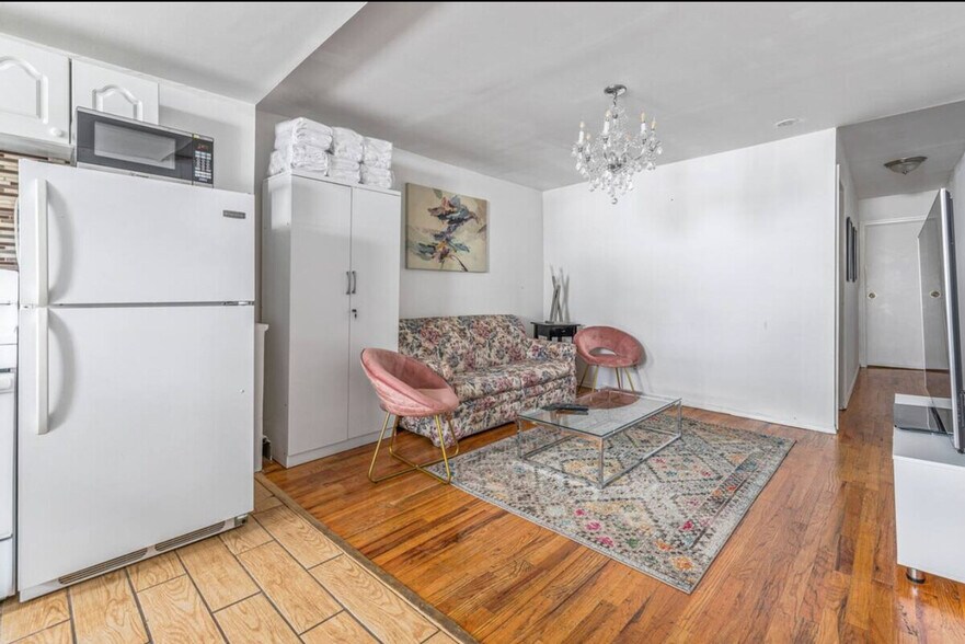 Building Photo - 600 2nd Ave