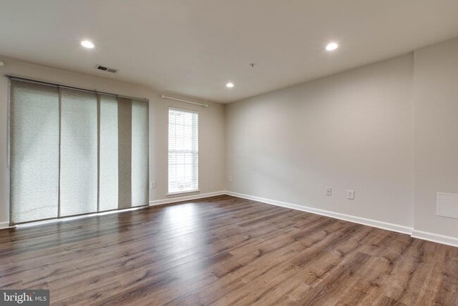 Building Photo - 7599 Taunton Ct