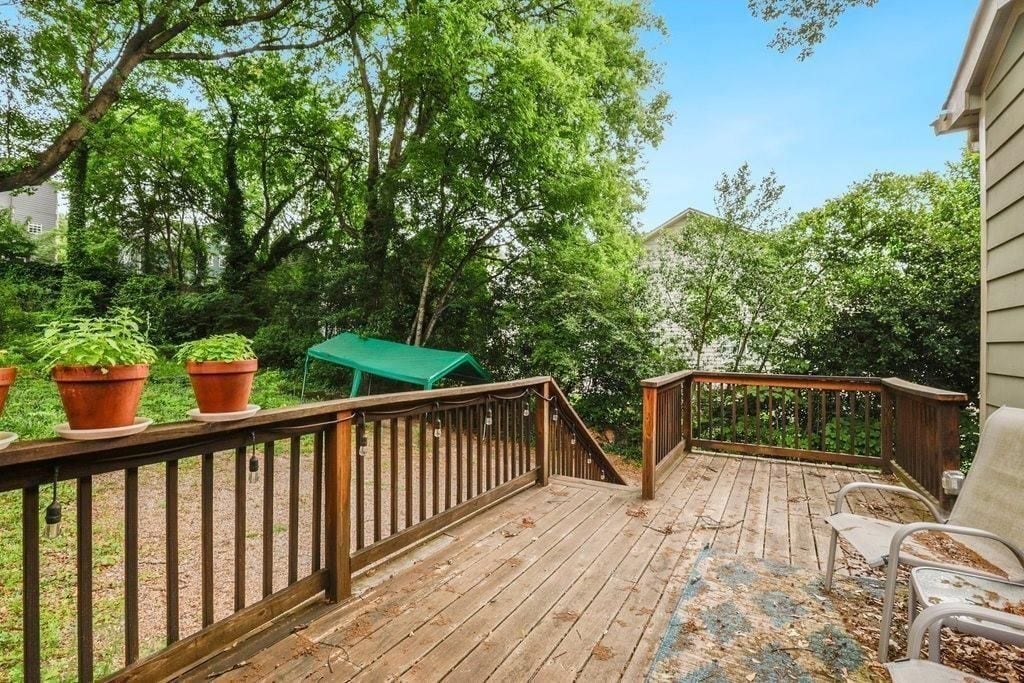 Building Photo - 677 Holmes St NW