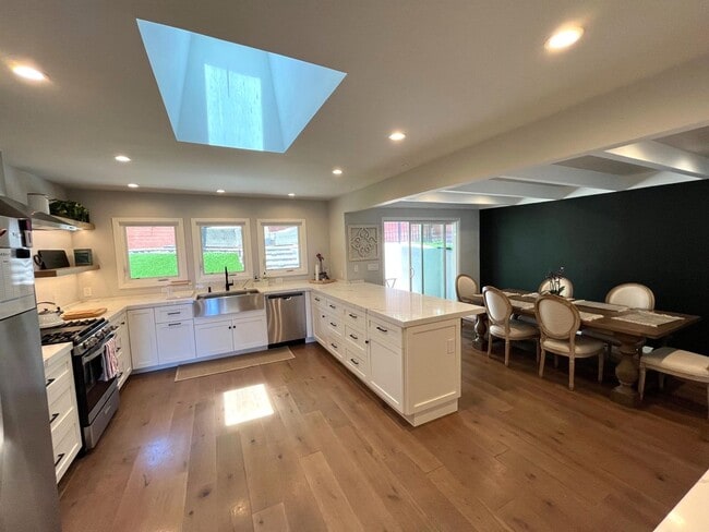 Building Photo - INCREDIBLE, MUST SEE MILL VALLEY THREE BED...