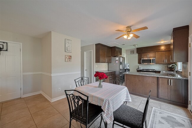 Building Photo - 3426 Hidden Creek Dr