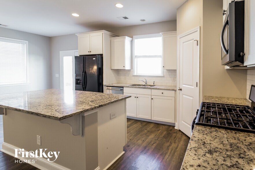 Building Photo - 153 Yorkshire Dr