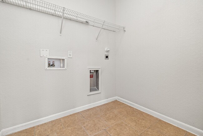 Building Photo - 5938 Cielo Ranch