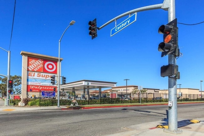 Building Photo - 9910 S Village Dr