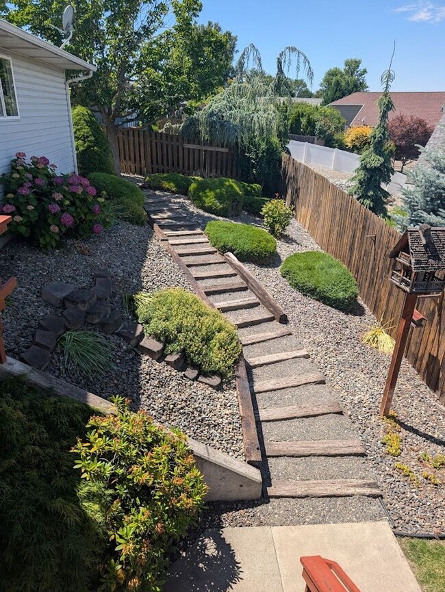 Building Photo - Gorgeous 3 Bedroom 2 Bath Condo - Deck with a View!