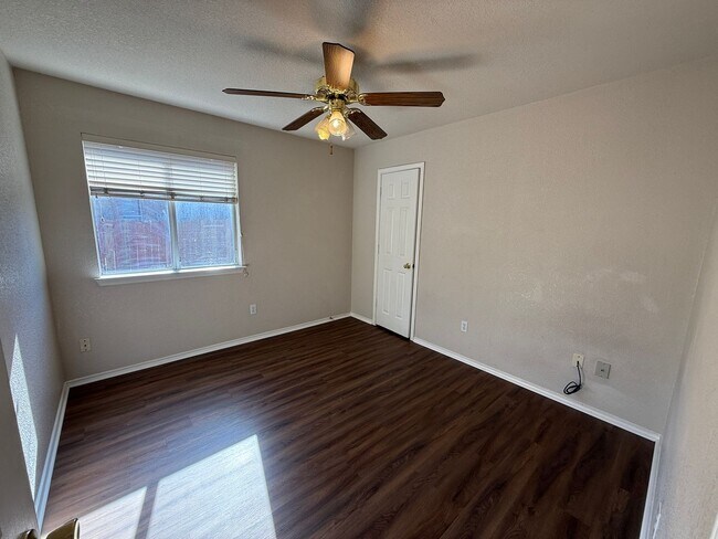 Building Photo - 4 Bedroom, 2 Bathroom House in Killeen wit...