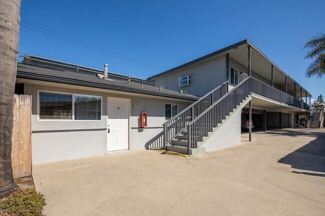 Building Photo - Studio in Amazing Carlsbad Location, Block...