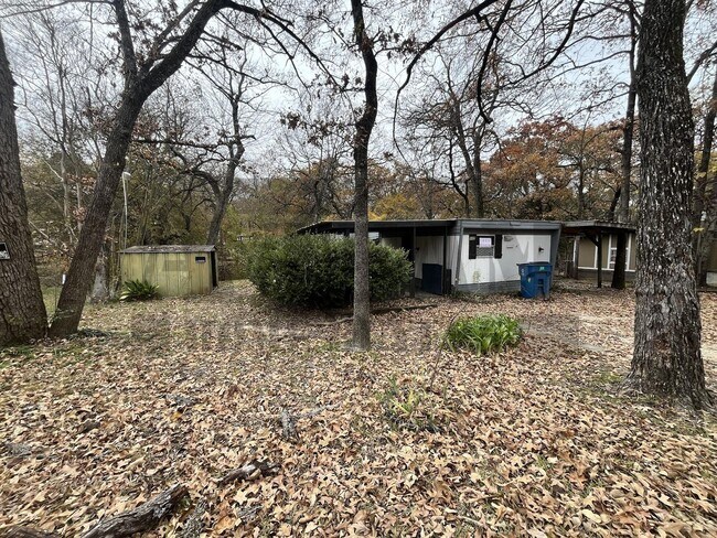 Building Photo - Charming 2-bedroom, 1-bathroom home!