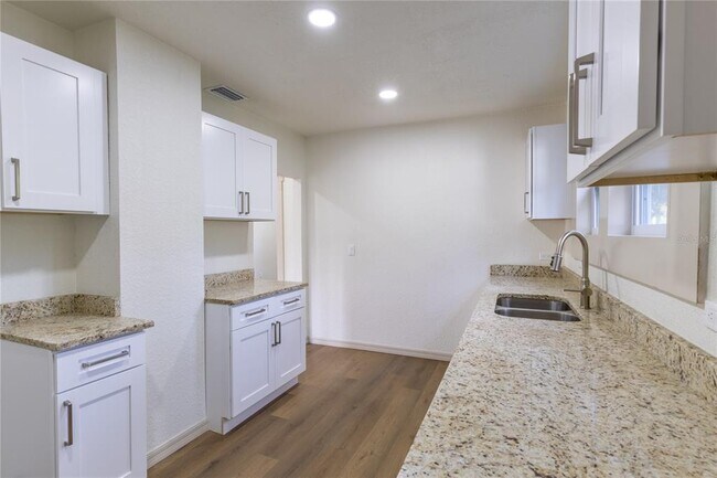 Building Photo - 14022 4th St