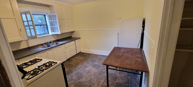 Building Photo - 108 Copeland St