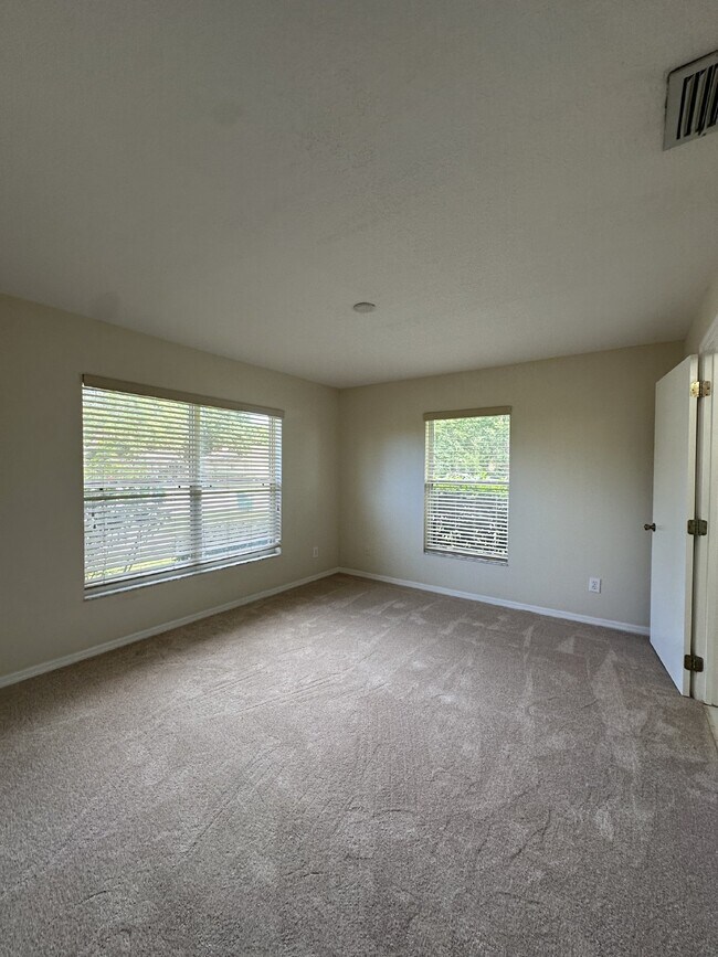Building Photo - Charming 2 bedroom, 2 bathroom end unit