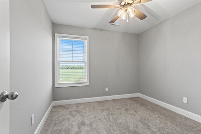 Building Photo - MOVE IN Special....1st Month's Rent Free!!!