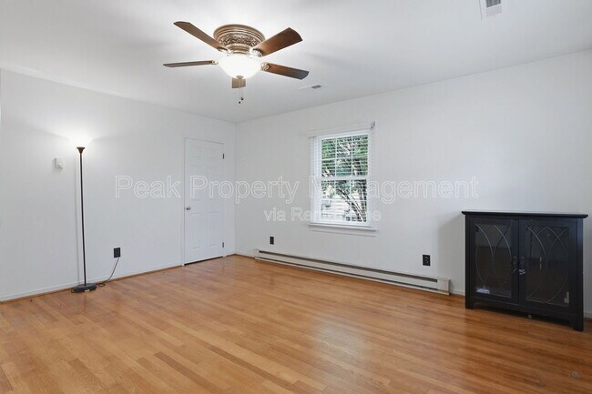 Building Photo - 3322 Woodrow Ave