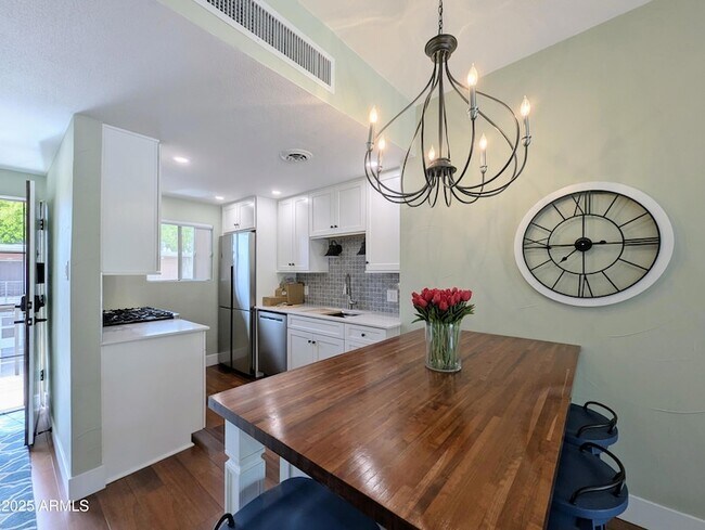 Building Photo - 6125 E Indian School Rd