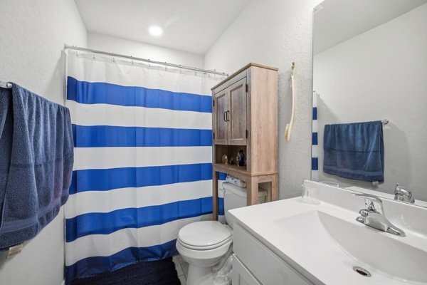 Building Photo - 2405 Ayers Dr