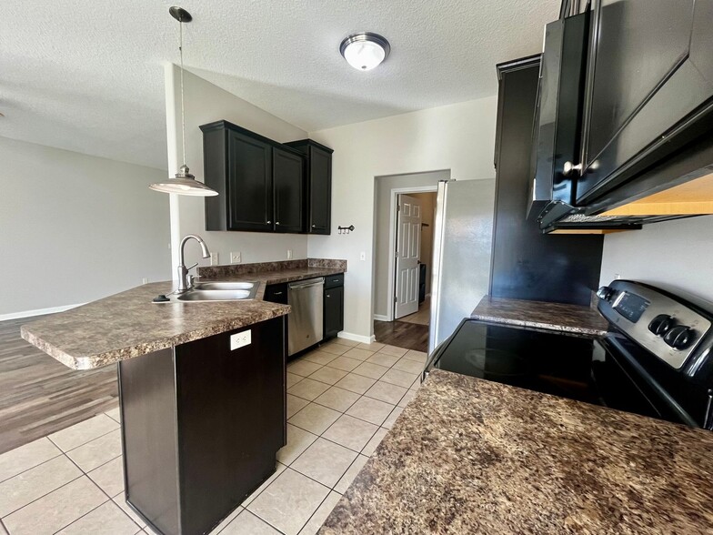Building Photo - 11013 Calera Passage