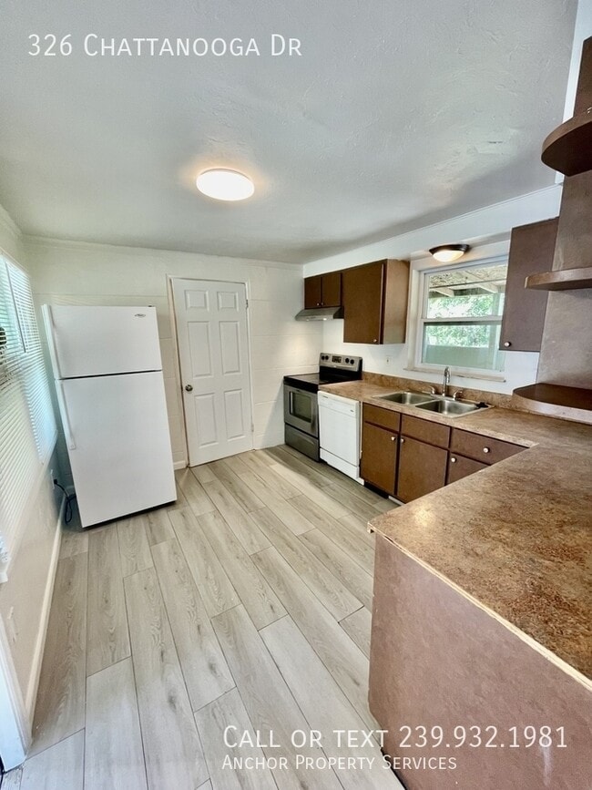 Building Photo - 326 Chattanooga Dr