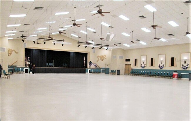 Building Photo - 2225 Lark Cir W
