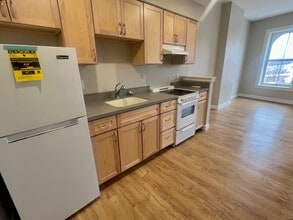 Building Photo - Putnam Winslow– $1,020 – 1 Bathroom Studio, 325 SQ.FT. – UTILITIES INCLUDED, Available Immediately