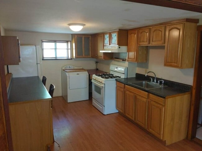 Building Photo - 6 Herrick Ct