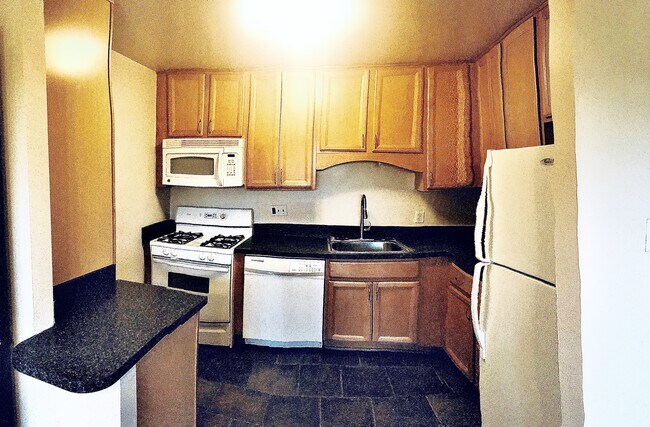 Building Photo - 125 Clubhouse Dr SW